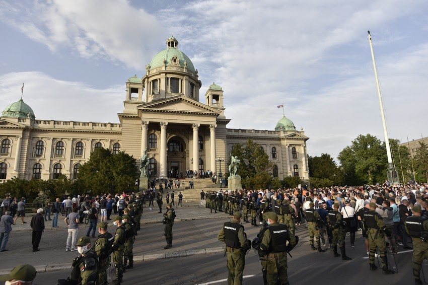 Protest ispred Narodne skupštine
