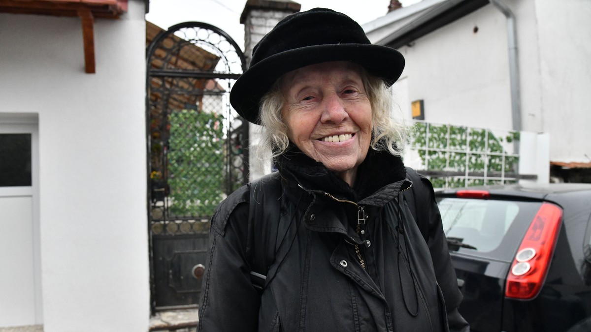 "Molim Boga da kad umrem, DA ODEM U PAKAO JER JE TAMO TOPLO" Eva Ras šokirala izjavom: "Ja sam bila očajna i kada sam se rodila" Kép