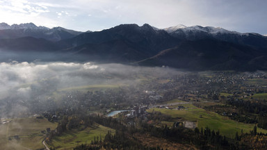 Tatry: cienka warstwa śniegu, powalone drzewa na szlakach