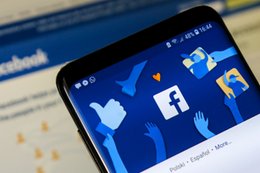 Korupcja w Facebooku. Jeden z pracowników brał łapówki