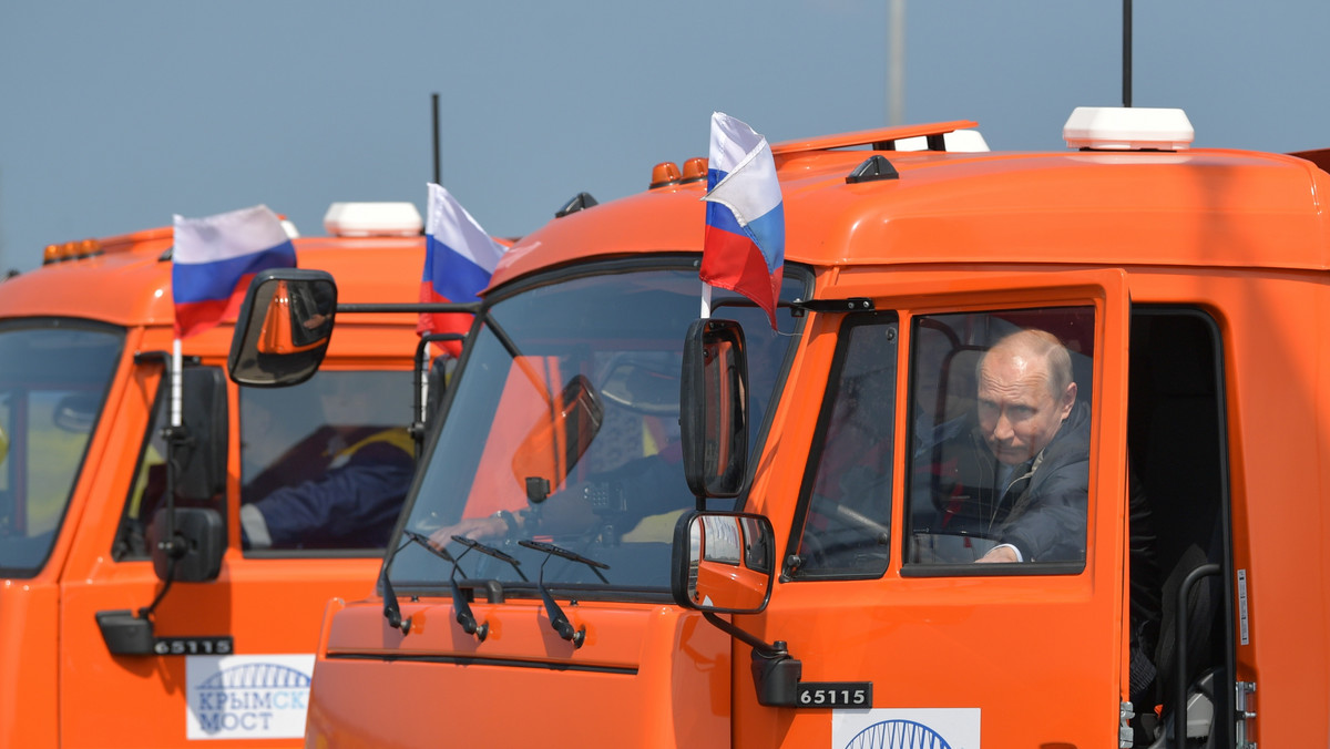 epa06738847 - CRIMEA BRIDGE UNVEILING (Russian President Vladimir Putin attends the opening ceremony of the road-and-rail Crimean Bridge over the Kerch Strait)