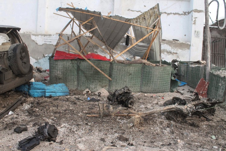 Miejsce zamachu na hotel w Mogadiszu w Somalii