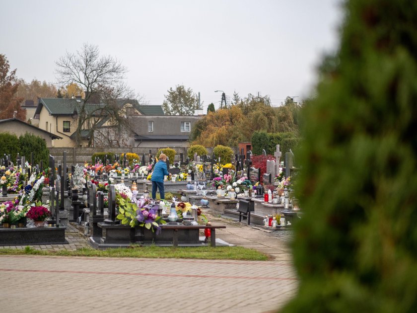 Ten cmentarz jest otwarty. Proboszcz zamienił go w park