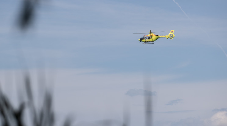 A helyszínre mentőhelikopter is érkezett /Illusztráció: Zsolnai Péter