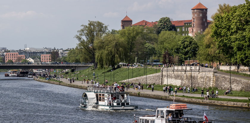 Bulwary wracają do życia. Krakowianie korzystają z pięknej pogody i atrakcji 