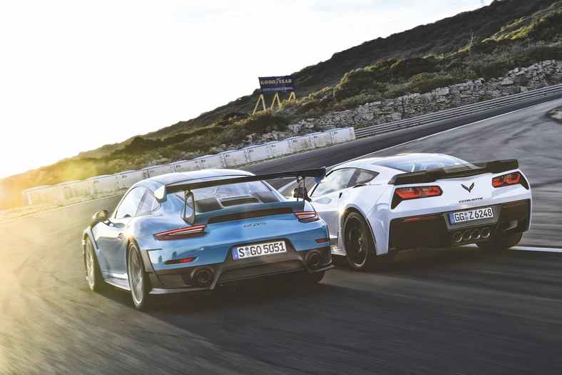 Porsche 911 GT2 RS kontra Chevrolet Corvette Z06