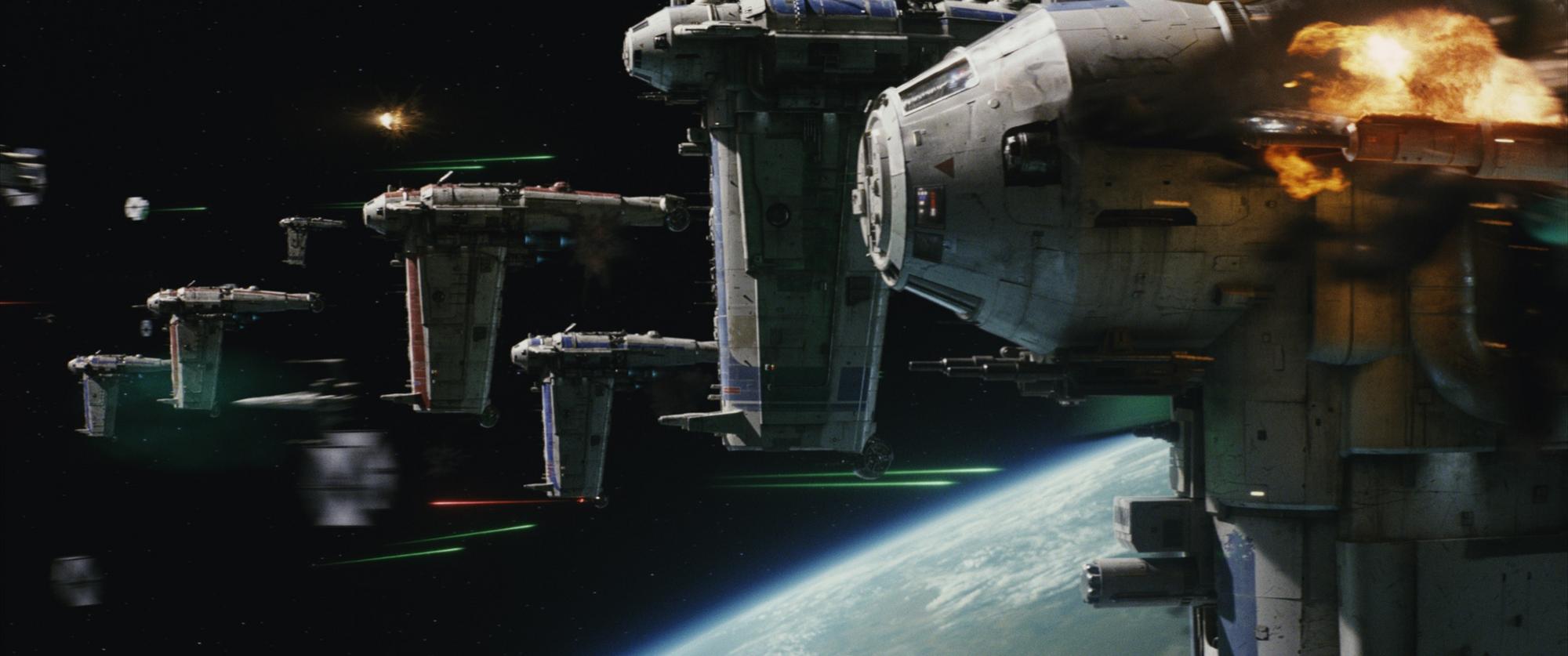 Nový Star Wars: Poslední Jediovia sa oplatí vidieť v kine. Vesmírne súboje vyzerajú parádne.