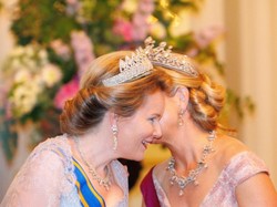 Pomyłka czy popis umiejętności stylizacyjnych? Królowe Holandii i Belgii jak księżniczki z filmów Disneya [FOTO]