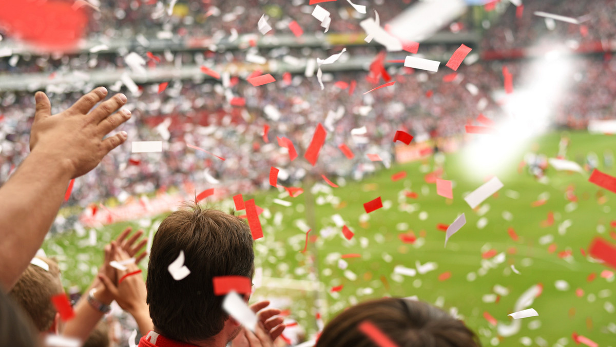 Umożliwienie organizacji meczów piłkarskich na stadionach, gdzie znajdują się sektory z miejscami stojącymi dla kibiców - zakłada projekt rozporządzenia, które przygotowało Ministerstwo Spraw Wewnętrznych i Administracji.