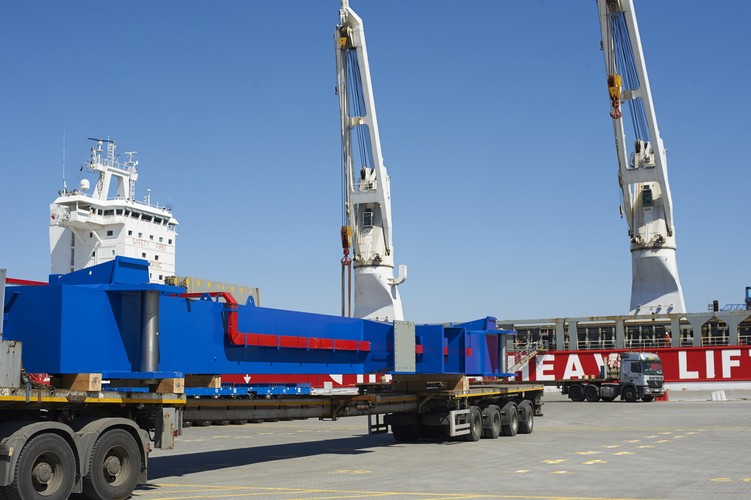 Budowa terminalu kontenerowego DCT w Gdańsku. <br><br>fot.  (cat) PAP/Dominik Kulaszewicz