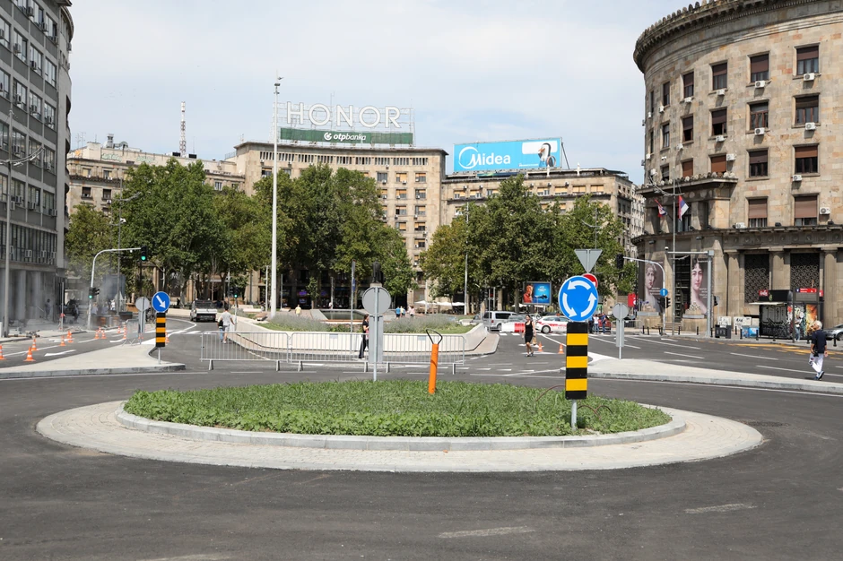 Kružni tok kod Narodne Skupštine ispred Trga Nikole Pašića