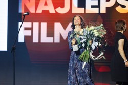 Iwona Siekierzyńska z Nagrodą im. Krzysztofa Krauzego za film "Amatorzy"