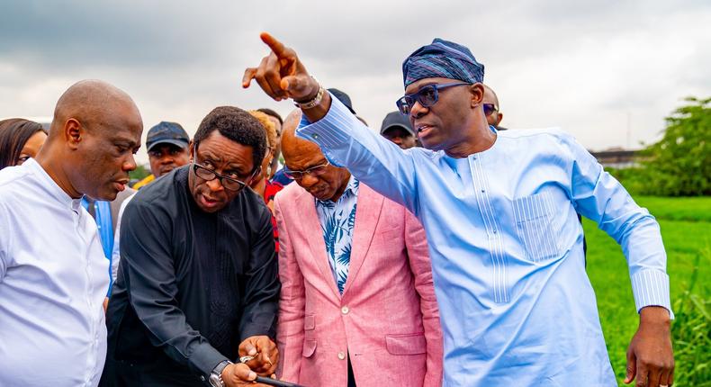 Lagos governor, Babajide Sanwo-Olu (right), is sick of all the negative effects of unlawful societies and cultism in the state, and his new anti-cultism law shows how much he wants to put an end to it [LASG]