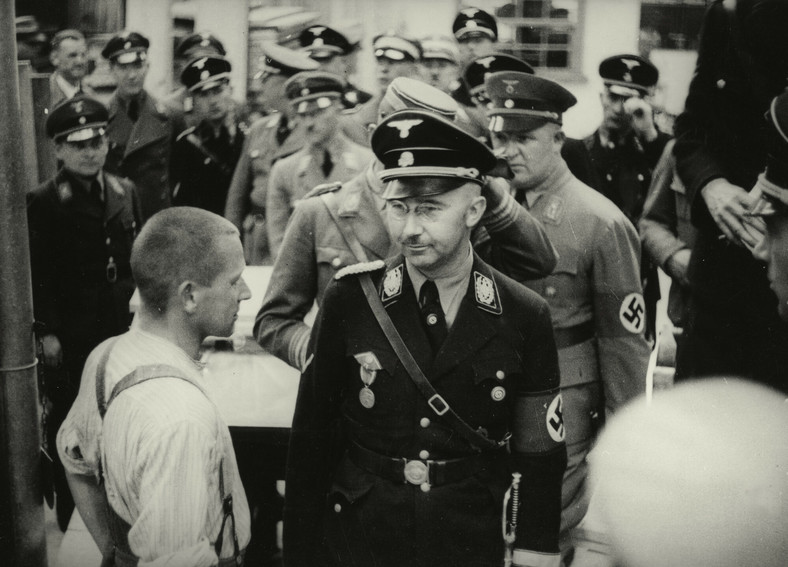 Heinrich Himmler odwiedzający obóz koncentracyjny Dachau