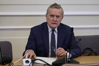 Milion z budżetu trafił na prywatne konta ludzi z zaplecza PiS. "Wspólnym mianownikiem tych spraw jest Gliński"