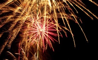 Na Sylwestra wydamy prawie o jedną trzecią mniej niż w 2019 r. [BADANIE]