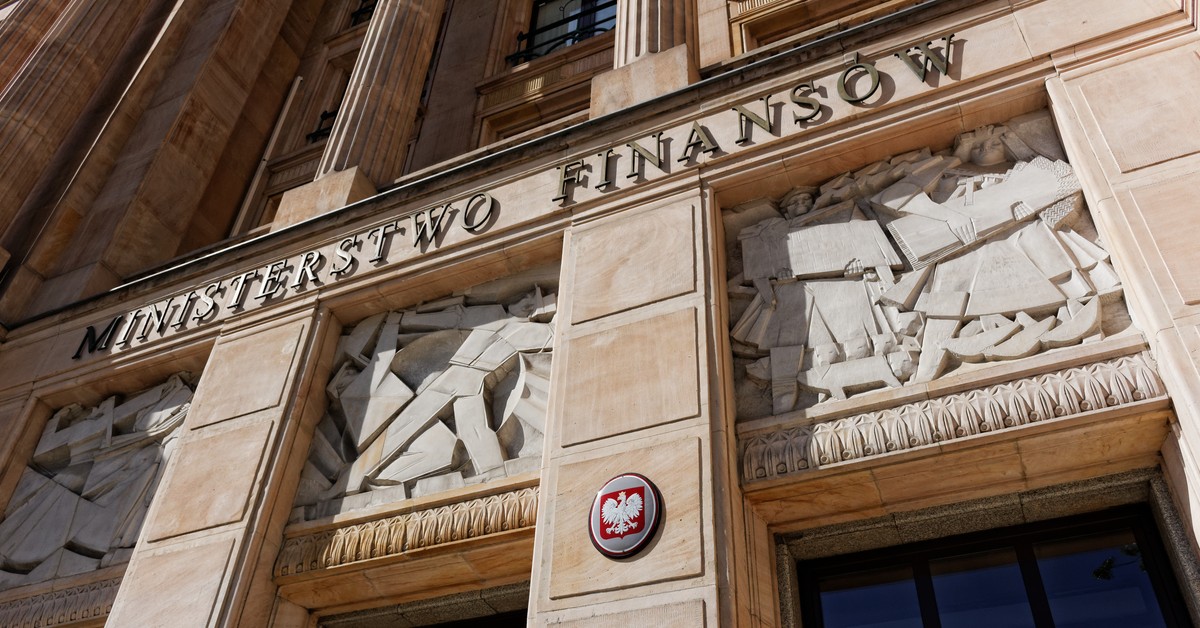 Dlaczego perspektywa Polski jest negatywna? MF tłumaczy w odpowiedzi dla forsal.p