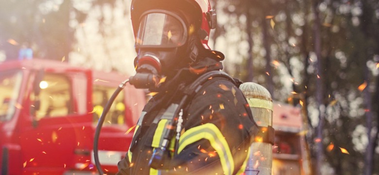 Dramatyczne sceny podczas pożaru domu. Matka i dzieci wyskoczyły przez okno