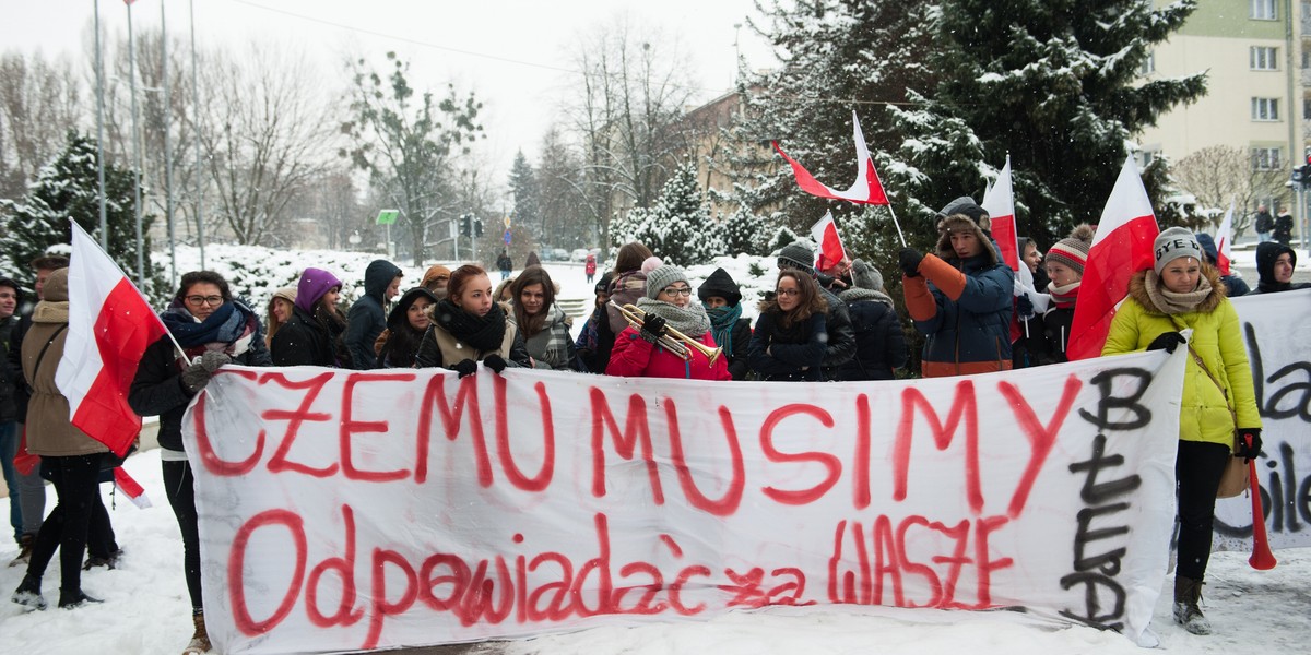 Protest w obronie szkoły