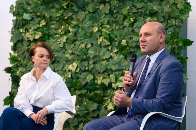 Jadwiga Emilewicz i Szymon Szynkowski vel Sęk na konferencji w Poznaniu.