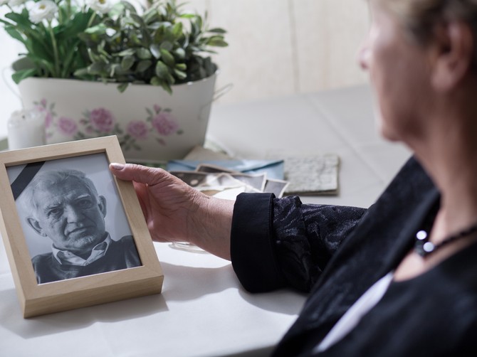 Neke žene procvetaju posle smrti muža, udovištvo im donosi olakšanje