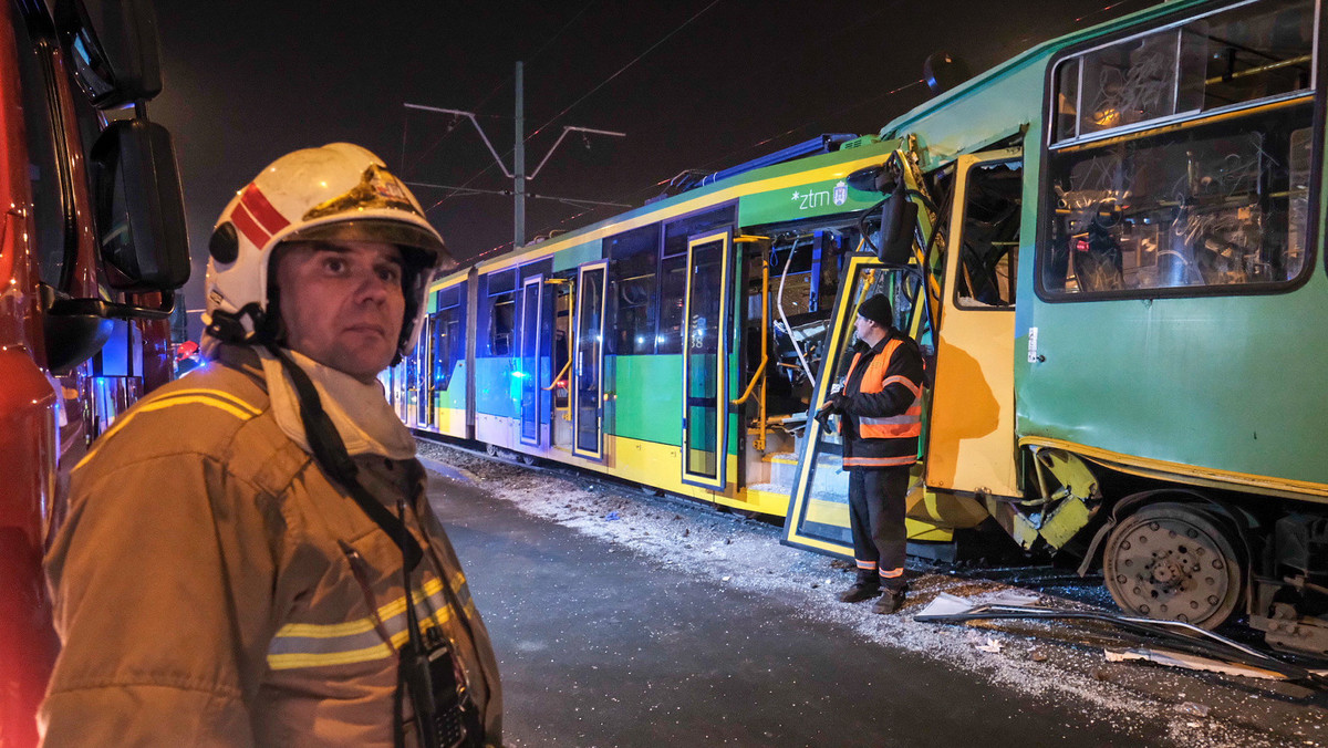 Na ulicy Grunwaldzkiej w Poznaniu zderzyły się trzy tramwaje - podało RMF FM. 16 osób trafiło do szpitali - informują służby wojewody wielkopolskiego.