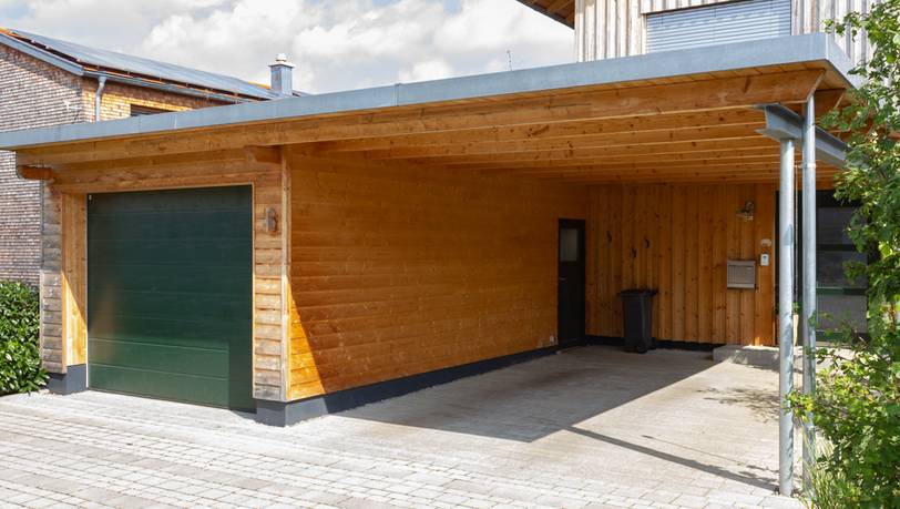 Beliebte Carports mit Flachdach im Vergleich: Auto sicher unterbringen