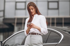 Jak wygląda styl old money? Podpowiadamy, czym się charakteryzuje