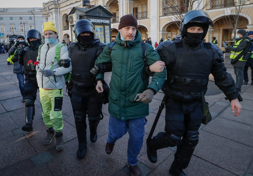 Protest u Sankt Peterburgu zbog napada Rusije na Ukrajinu