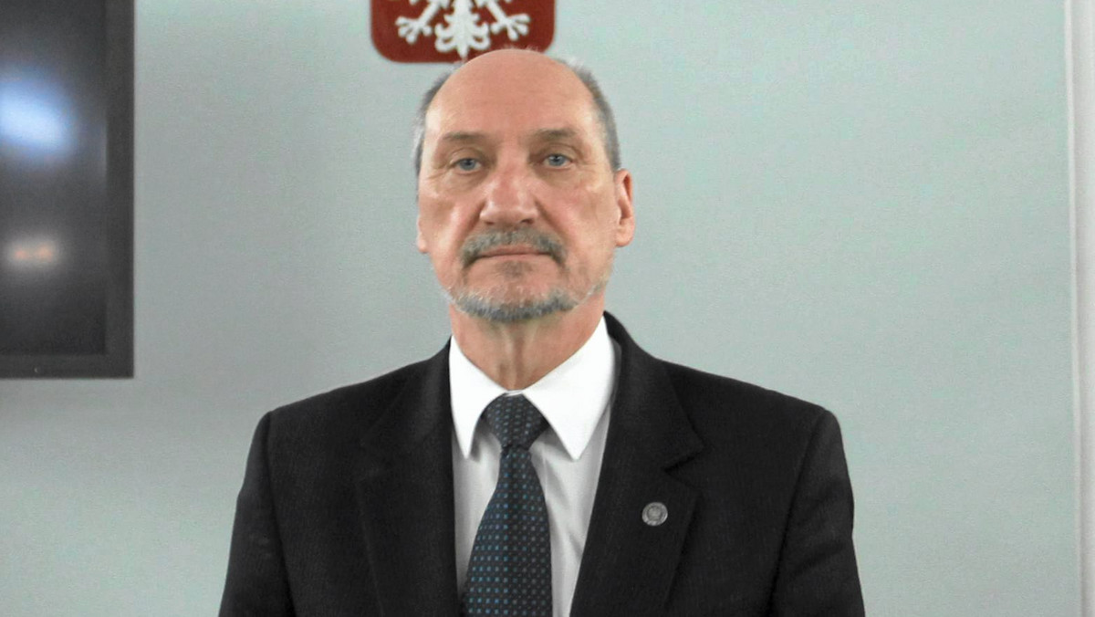 Antoni Macierewicz zaapelował do prokuratora generalnego Andrzeja Seremeta o wyjaśnienie okoliczności śmierci płk. Leszka Tobiasza. - W tej sprawie nie może być cienia wątpliwości - podkreślił poseł PiS na konferencji prasowej w Sejmie.