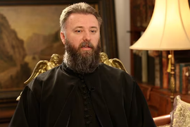 "RUGATE SE POKOJNICIMA": Otac Predrag Popović SUROVO KRITIKOVAO OVAJ OBIČAJ na sahranama u Srbiji, na daći nije mogao da prećuti ožalošćenima