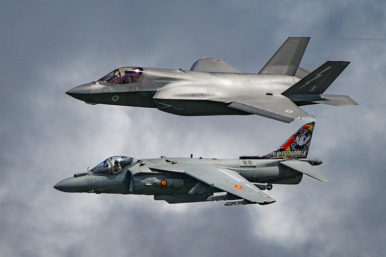 Myśliwce firmy Lockheed Martin podczas Royal International Air Tattoo, Wielka Brytania, 15 lipca 2023 r.