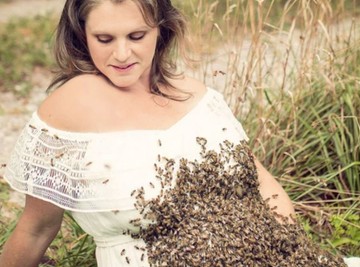 20 ezer méhvel pózolt a kismama -nem sokra rá meghalt a babája