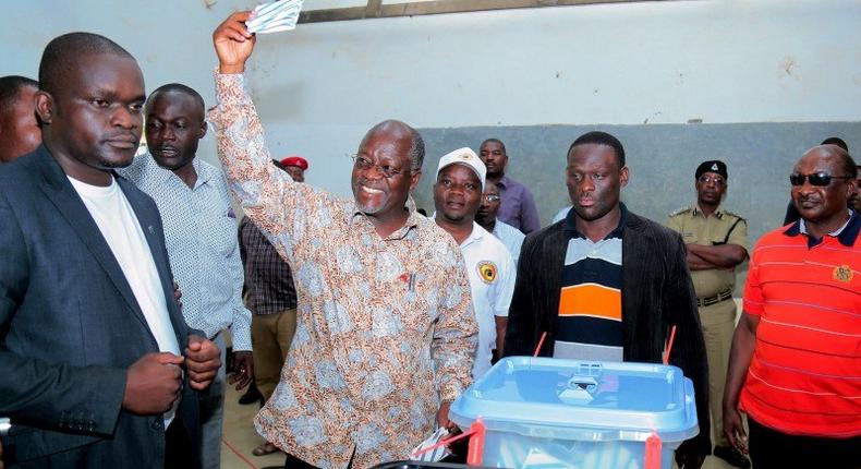 Tanzania's presidential candidate of the ruling Chama Cha Mapinduzi (CCM) party John Pombe Magufuli displays his ballot paper before casting his vote during the presidential and parliamentary election at his hometown Chato district, in Geita region, October 25, 2015. REUTERS/Stringer