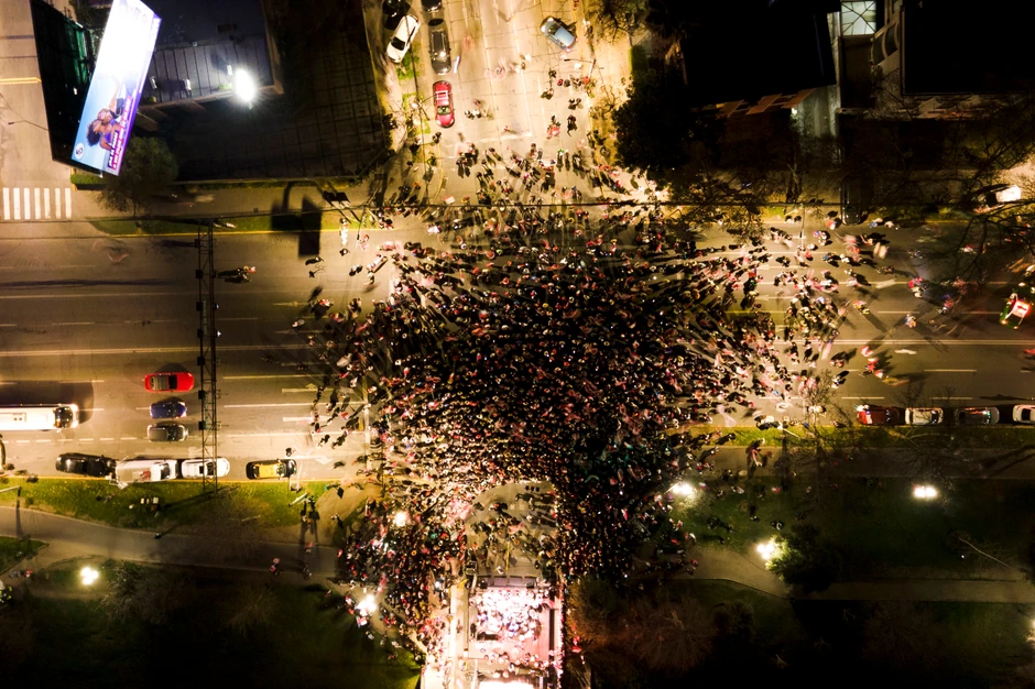 Protivnici novog Ustava slave nakon glasanja protiv promena u Čileu