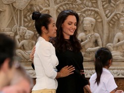 Nowy romans jej służy...? Angelina Jolie dawno nie wyglądała tak dobrze! FOTO