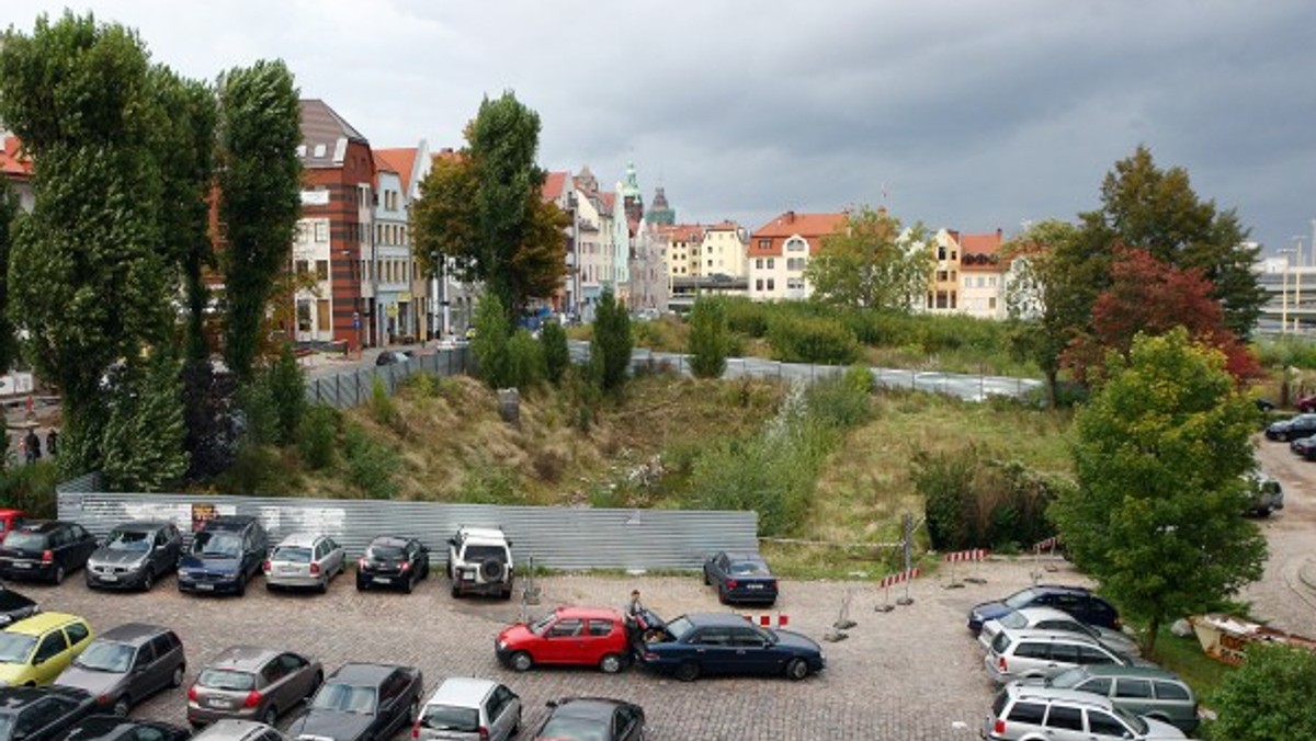 Orbis wreszcie zlikwiduje dziurę przy ulicy Panieńskiej, która straszyła szczecinian. Trzy lata temu stał tu hotel Arkona, który zburzono.