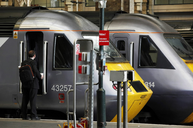 Pociąg National Express na londyńskiej stacji Kings Cross. Fot. Bloomberg