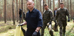 Andrzej Duda posprzątał las. Czy na pewno to ekologiczne?