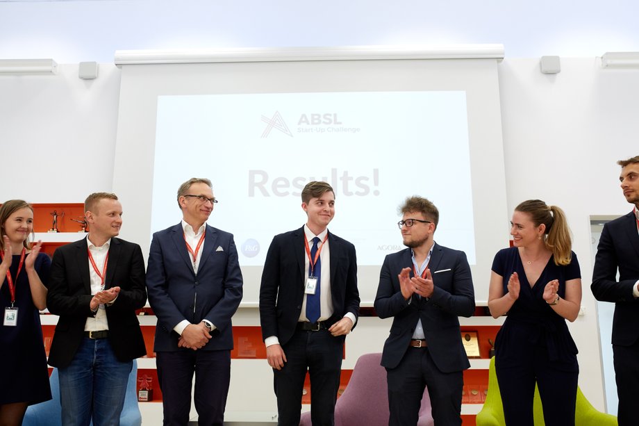 Półfinał ABSL Startup Challenge w ramach wertykału Sales&Marketing Tech, którego partnerem jest P&G, wygrał startup Simporter. Tego dnia o wejście do finału ABSL Startup Challenge walczyło 5 startupów:  Bonusway, CallPage, Simporter, Stores Audit oraz Veturai.