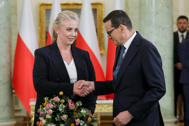 Warszawa, 10.08.2023. Nowo powołana minister zdrowia Katarzyna Sójka i premier Mateusz Morawieckiw Pałacu Prezydenckim w Warszawie