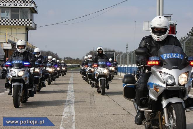 Szkolenie policjantów na motocyklach