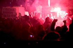 Gwałtowne protesty przeciwko Polańskiemu w Paryżu. Policja użyła gazu łzawiącego