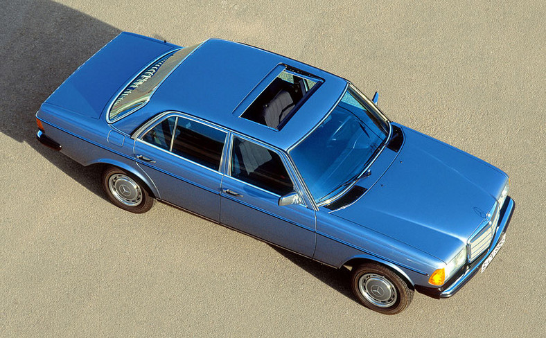 Mercedes-Benz E: historia gwiazdy klasy średniej wyższej (250 fotografii)