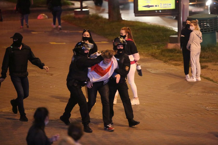 Dramatyczne sceny w Mińsku. Milicja brutalnie rozpędza demonstrantów