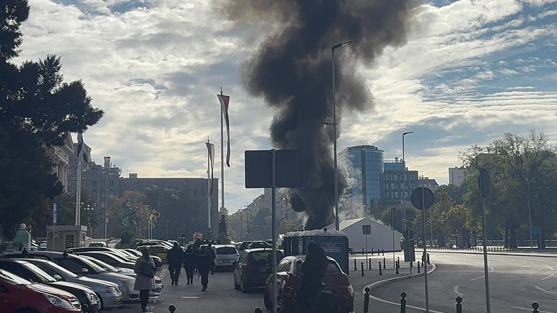 Požar ispred Skupštine