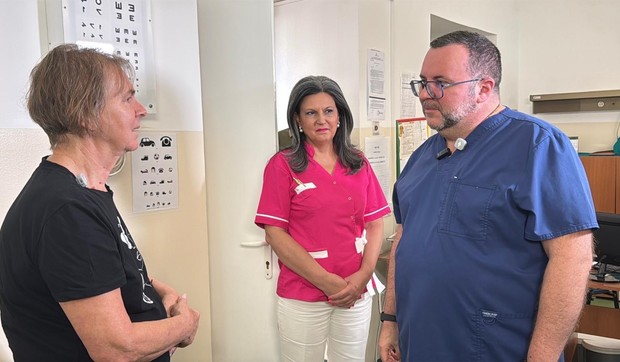 Direktor UKC Niš, doc. dr Milan Lazarević, poručio je da je rezultat postignut ogromnim angažovanjem celog medicinskog tima.