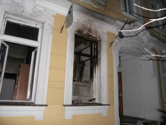 Obvinení mali poškodeného zavraždiť deň po tom, ako vykradli trezorovú miestnosť pobočky banky v Galante. 