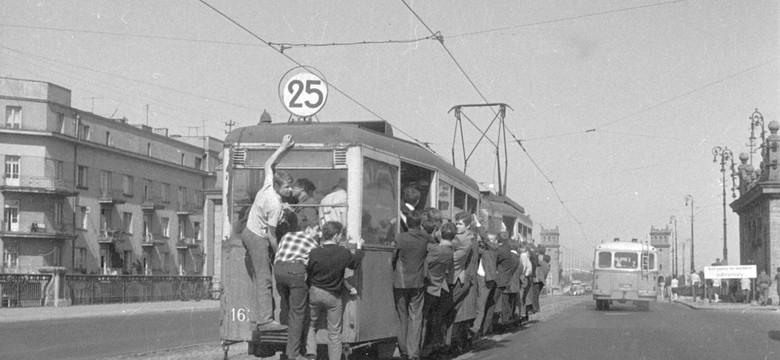 QUIZ mocno sentymentalny. Życie codzienne czasów PRL. Ostatnie pytanie to bułka z masłem