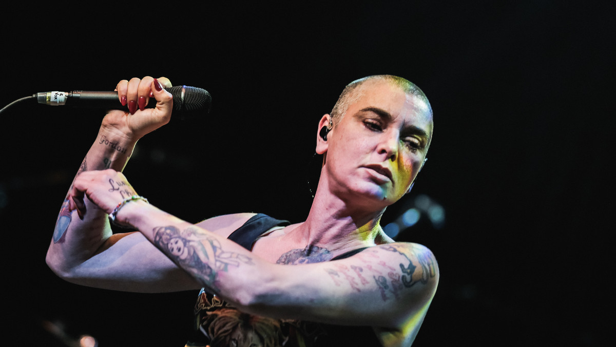 Sinead O'Connor, która niedawno przeszła na Islam, napisała na Twitterze, że nie chce mieć więcej do czynienia z białymi ludźmi. "Są obrzydliwi" - zakończyła wypowiedź.